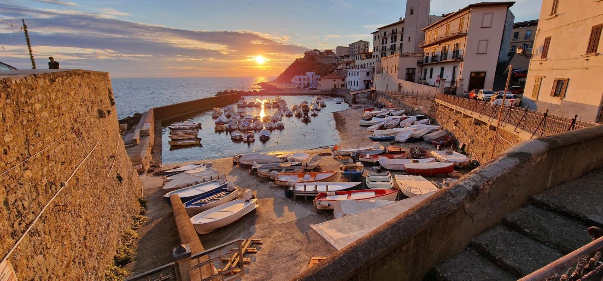 Casa Ilanfra - Appartamenti Gabbiano, Farfalla E Stella Marina Piombino Exterior photo